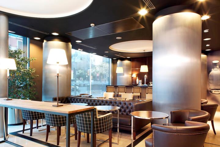 Lounge 98 of 140