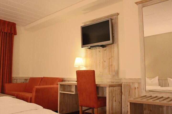 Room 11 of 40