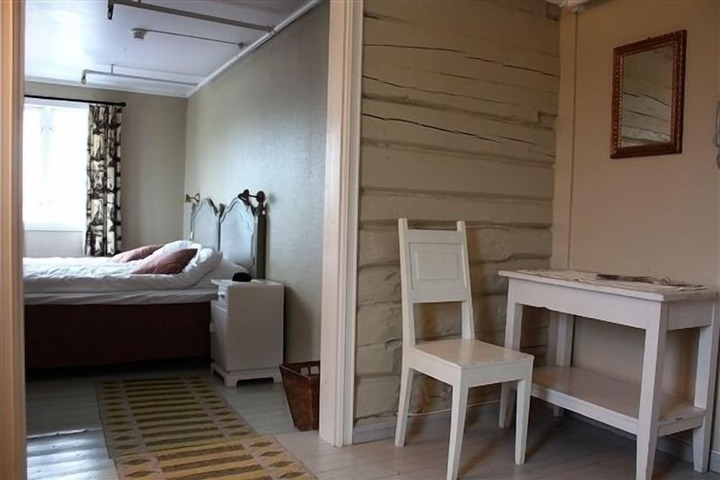Room 17 of 48
