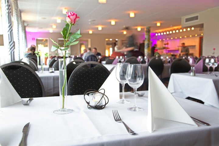 Dining 31 of 44