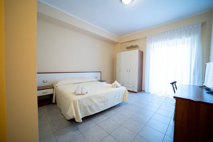 Room 4 of 5