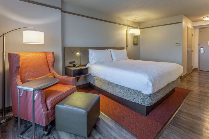 1 King Bed (7 of 15)