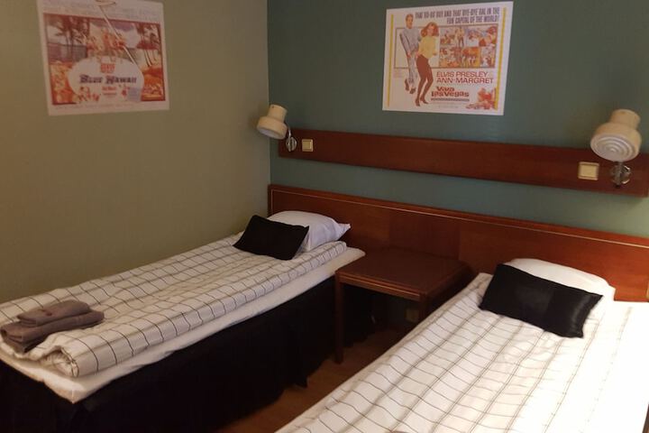 Room 9 of 38