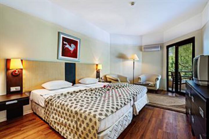 Room 10 of 33
