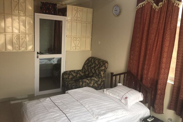 Room 7 of 30