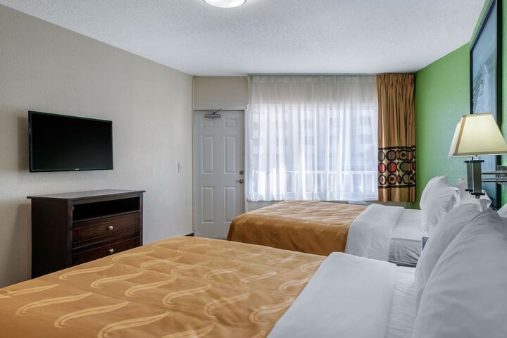 1 King Bed (1 of 27)