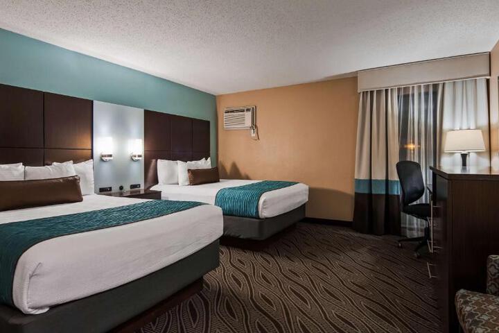 2 Queen Beds High Speed Internet Accessible Hairdryer Coffee Maker Refrigerator Full Breakfast (4 of 8)