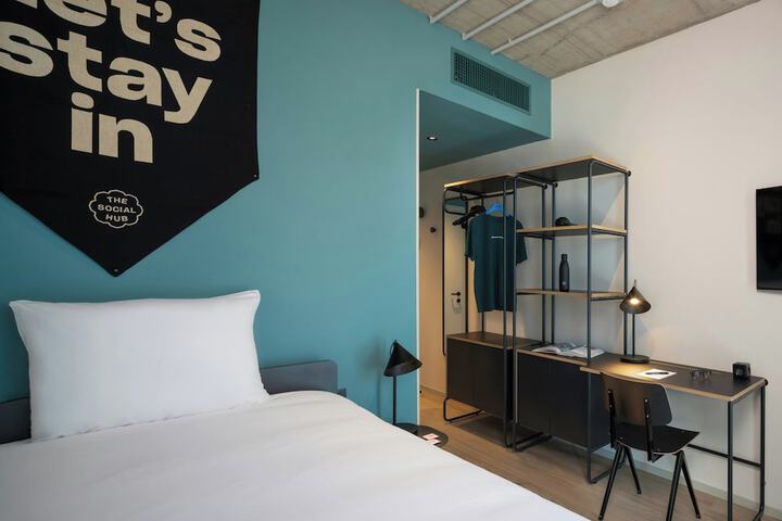 Room 19 of 77
