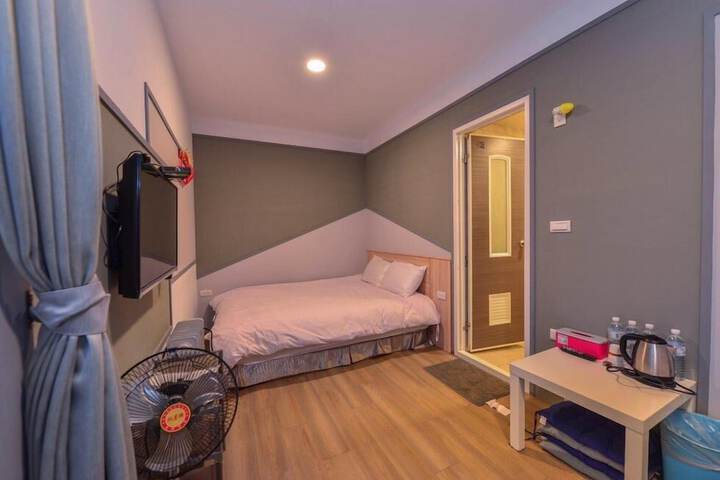 Room 10 of 24