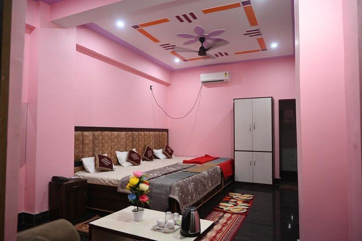 Room 5 of 17