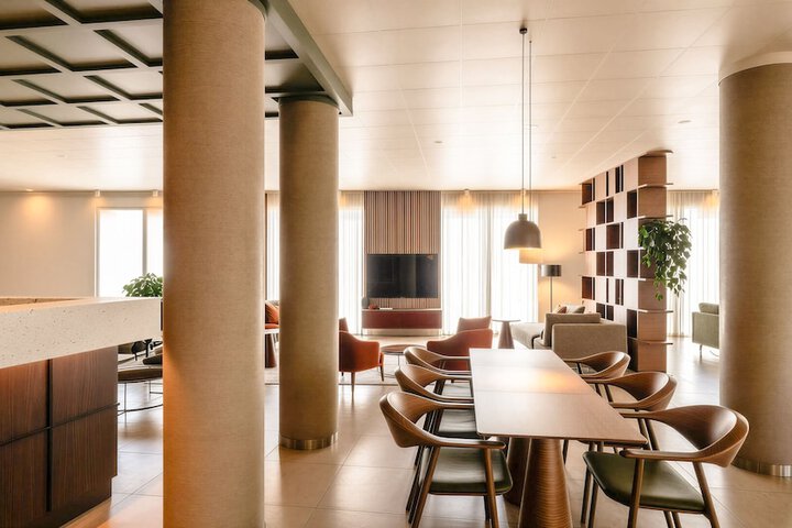 Hotel Interior 7 of 27
