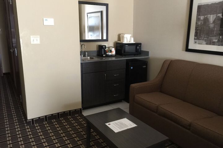2 Queen Beds Suite (1 of 18)