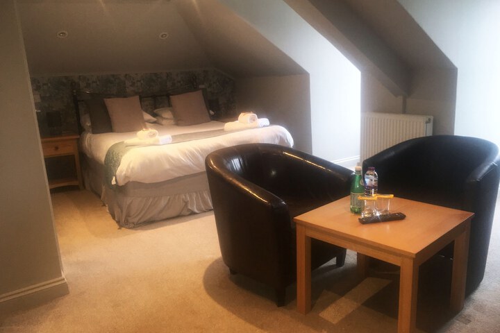 Room 11 of 25