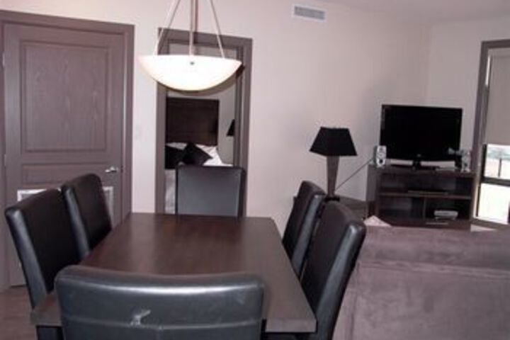 Room 6 of 10