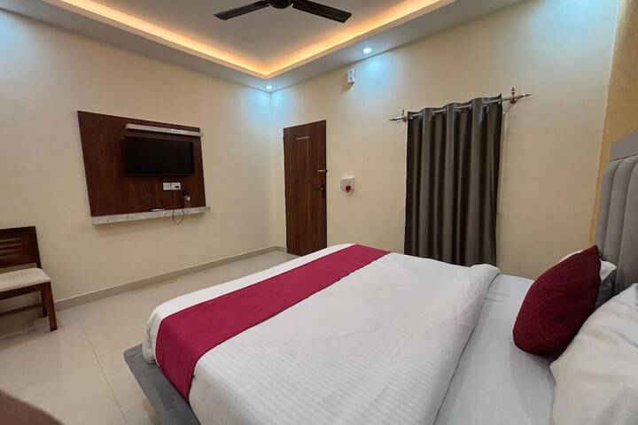 Room 4 of 12