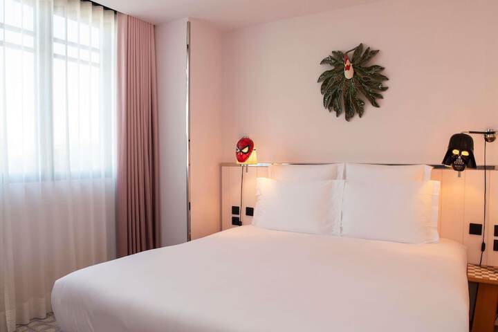 Room 80 of 192
