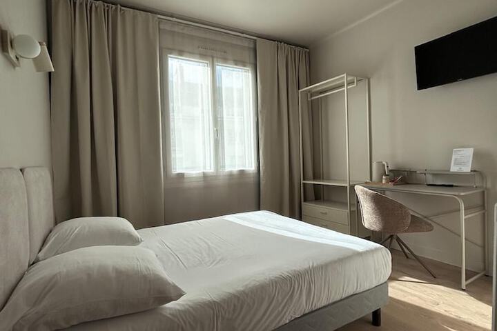 Room 8 of 22