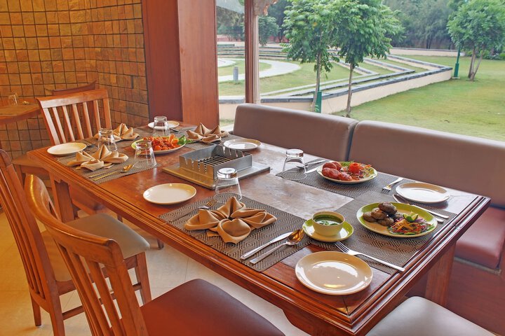 Dining 31 of 55