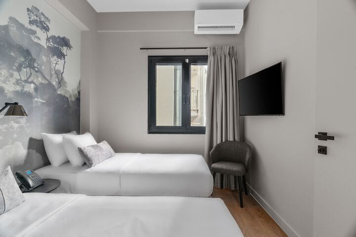 Room 14 of 36