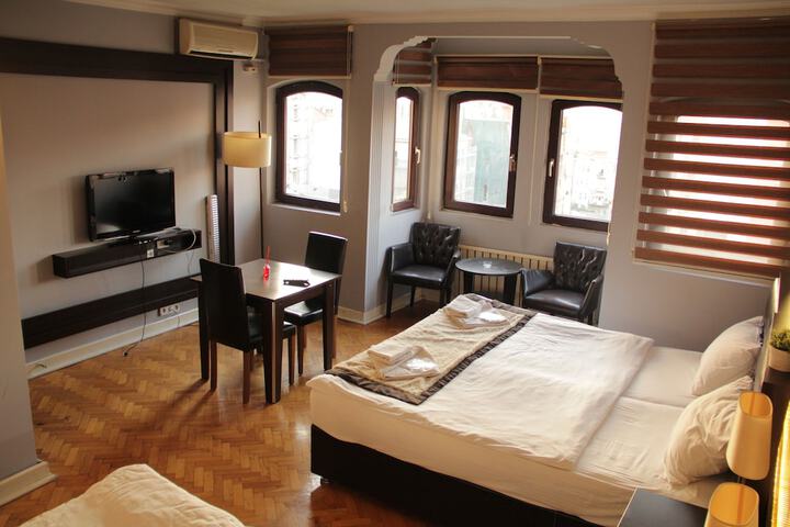 Room 21 of 27