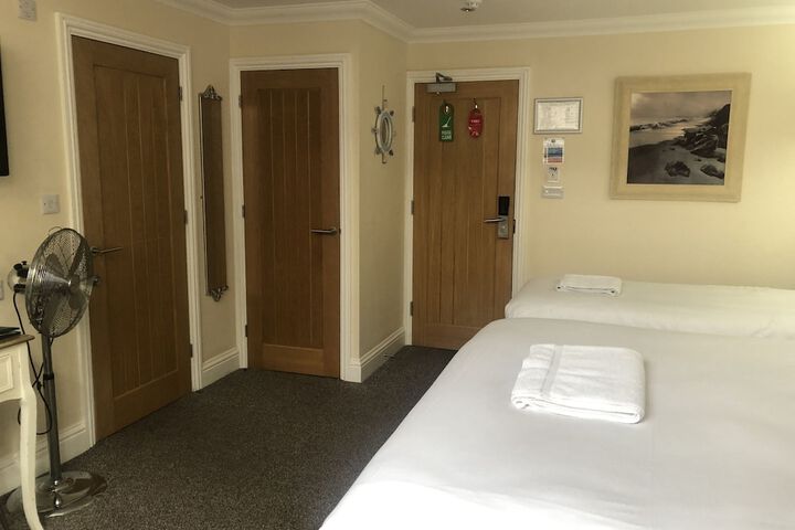 Room 8 of 42