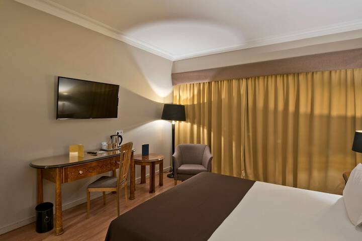 Room 8 of 88