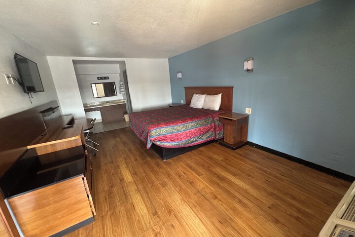 Room 11 of 26