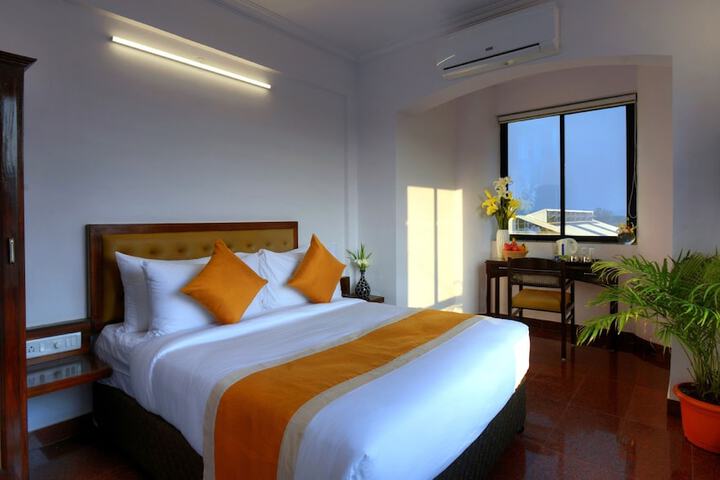 Room 9 of 20