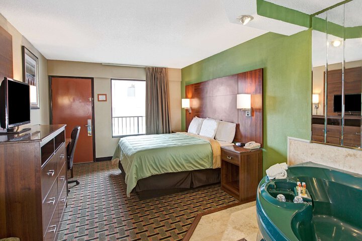 1 King Bed (1 of 15)