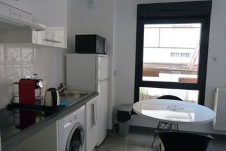 Room 6 of 8