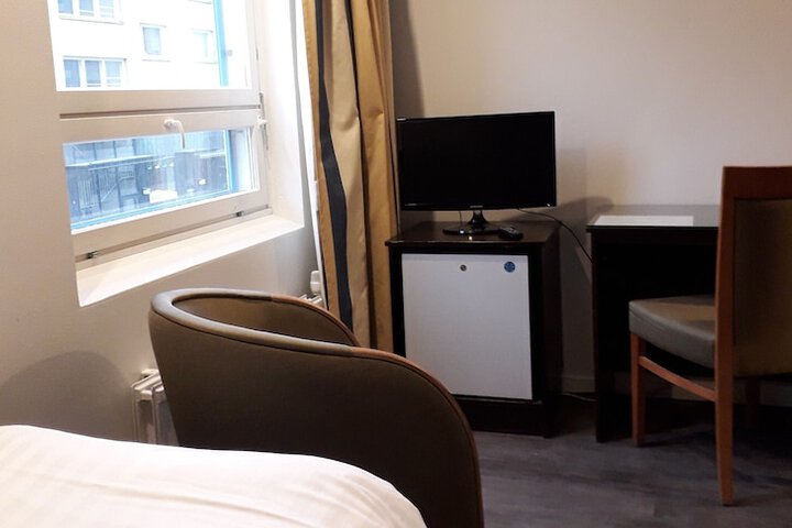 Room 9 of 44