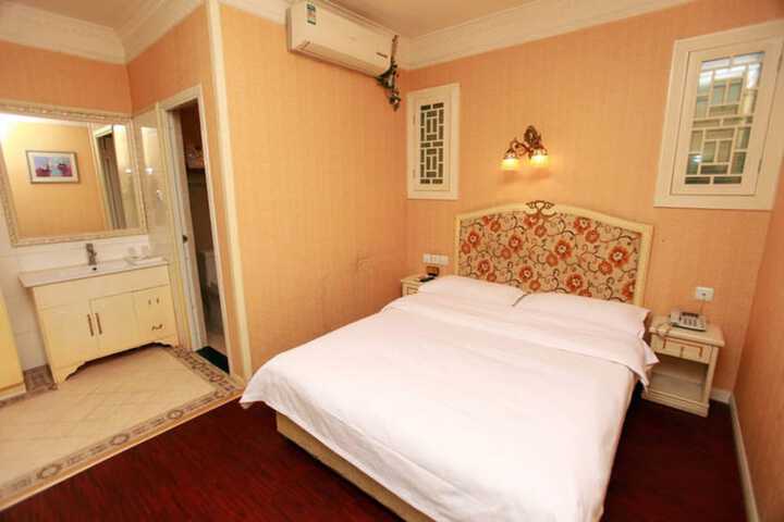 Room 2 of 5