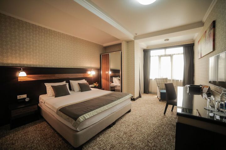 Room 4 of 44