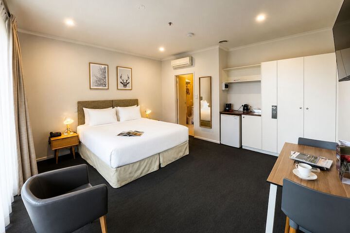Room 11 of 20