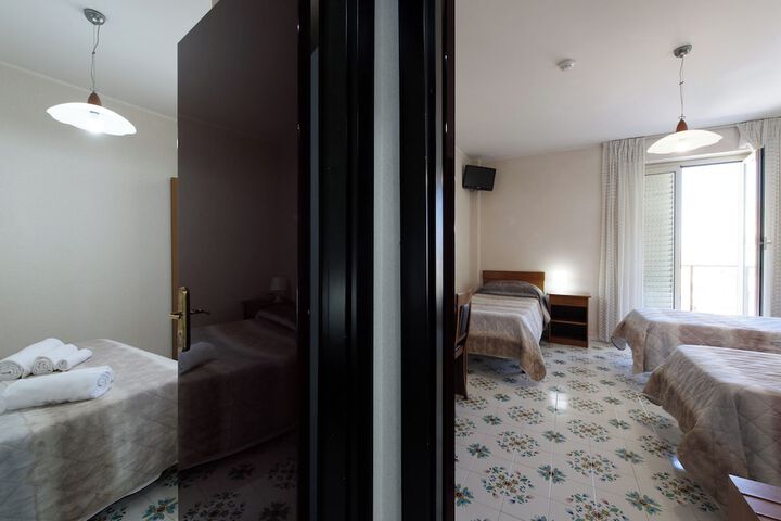 Room 34 of 80