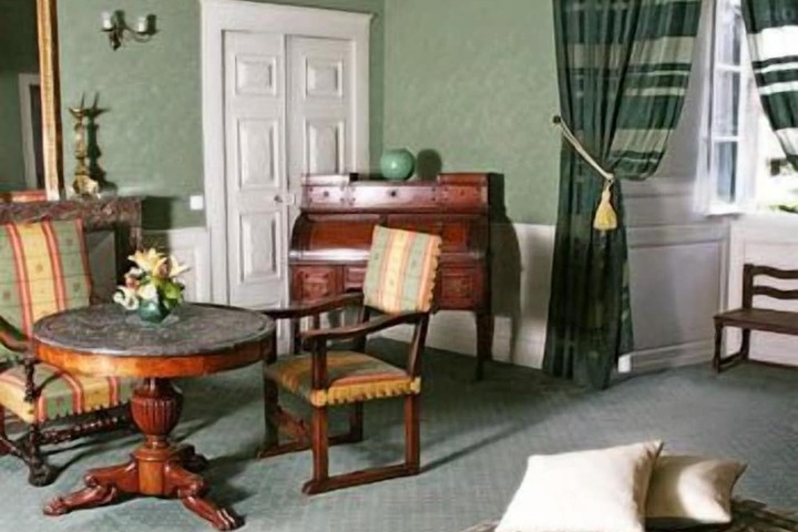Room 14 of 40