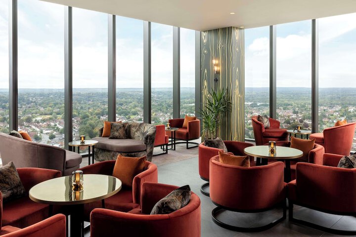 Lounge 52 of 79