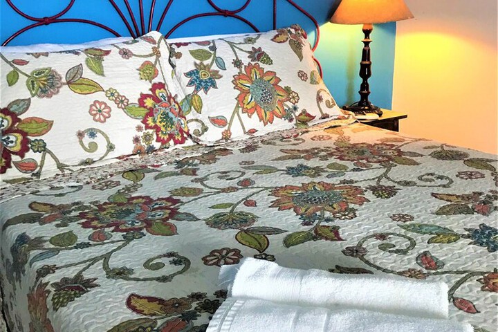 Room 28 of 102