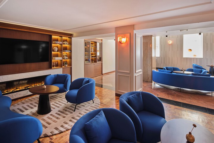 Lounge 55 of 70