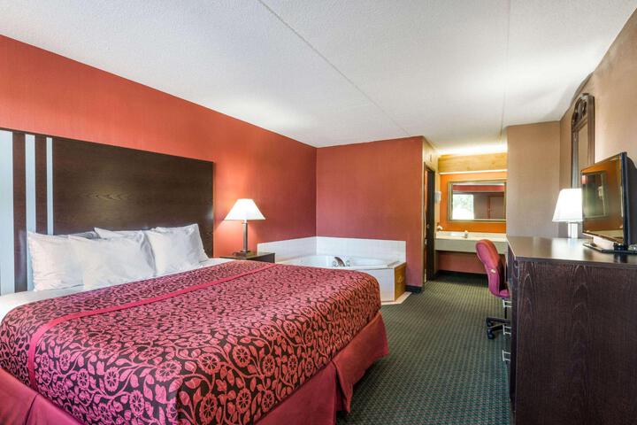 1 King Bed Accessible (9 of 19)