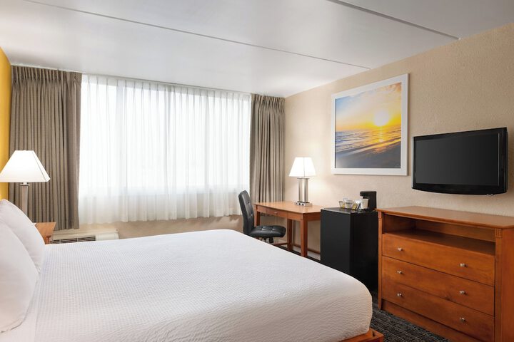 1 King Bed (6 of 6)