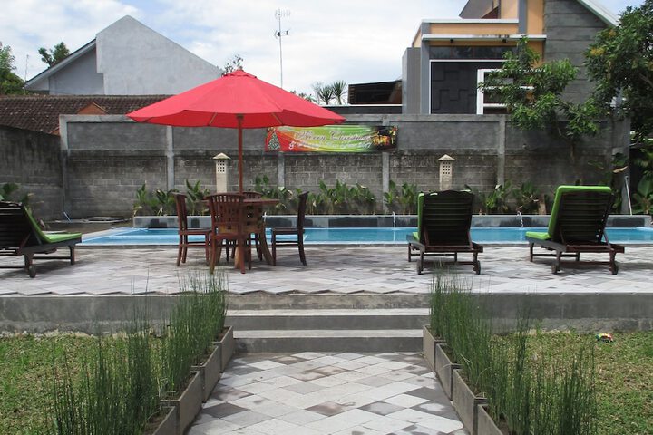 Pools & Facilities