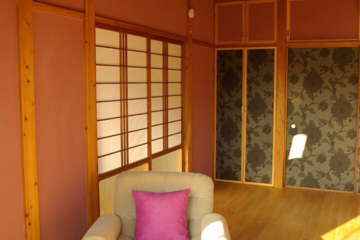 Room 6 of 16