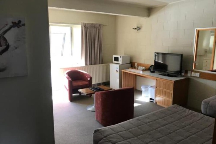 Room 27 of 66