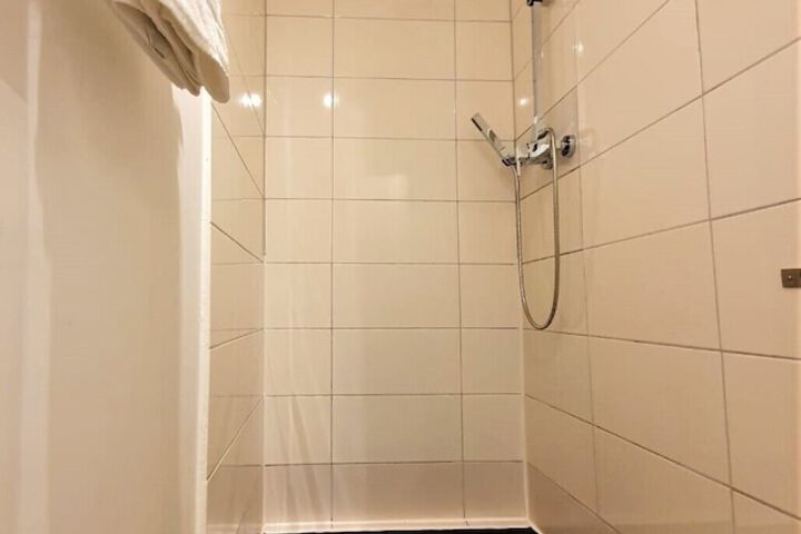 Room 10 of 19