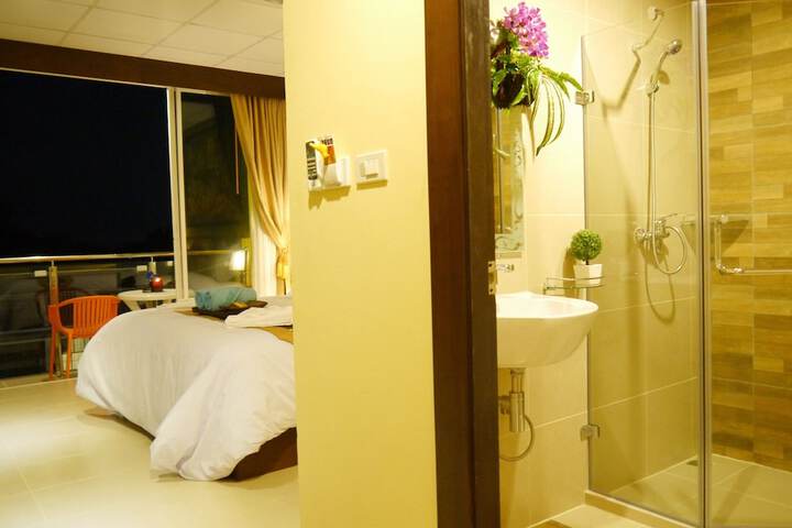 Room 6 of 38