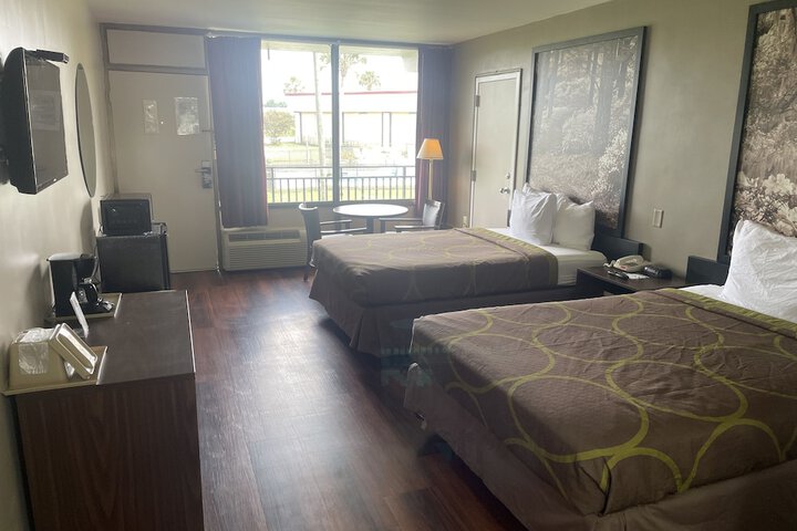 2 Double Beds (16 of 16)