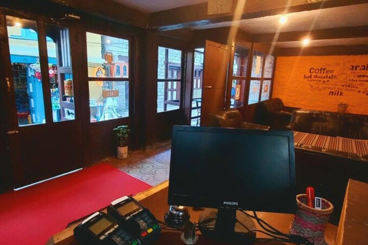 Lounge 18 of 22