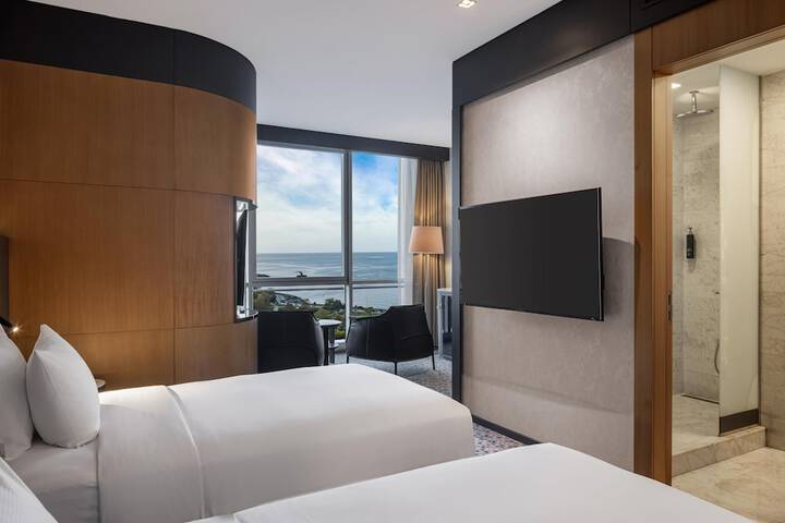 Room 34 of 191