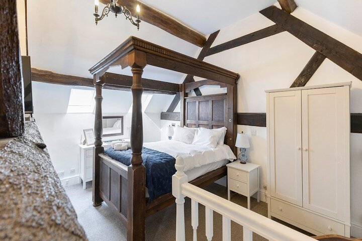 Room 10 of 34